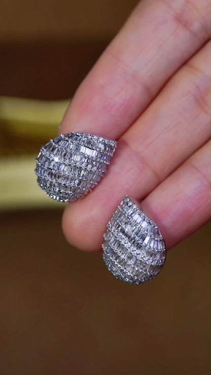 18k Gold Earrings, Studded with 2.30ct Natural Diamond 