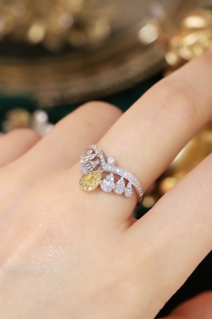 18k gold inlaid with natural diamond crown ring,0.55ct  featuring a step diamond, teardrop diamond, and yellow diamond ring