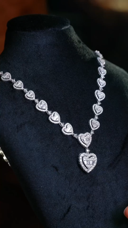 18k Gold Necklace – Luxury Evening Gown Necklace, exquisite and elegant, featuring a 3.10ct natural diamond