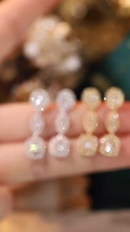 18k Gold Earrings Set with a 0.70ct Natural Diamond