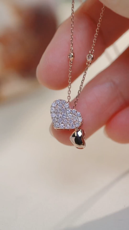 18k Gold Pendant in Heart Shape, Inlaid with 0.33ct Natural Diamond (chain not included)