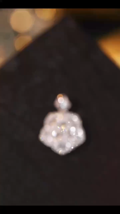 18k Gold Pendant, Flower Design, 0.50ct Diamond (chain not included)