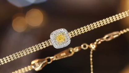 [Copy]18k Gold Bracelet with Yellow Diamond; the bracelet is set with 4.40ct natural diamond.