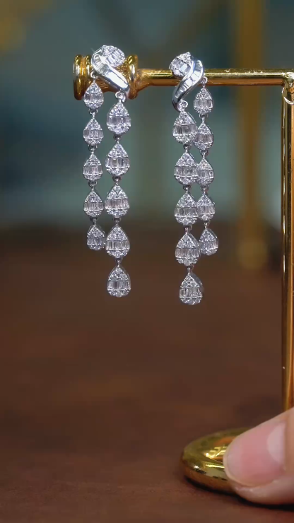 18k Gold Earrings, Studded with 1.40ct Natural Diamond 
