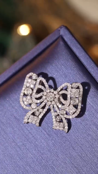 18K Gold Brooch and Pendant, Dual-Purpose Design, Bow-Shaped, Inlaid with 1.50ct Natural Diamond