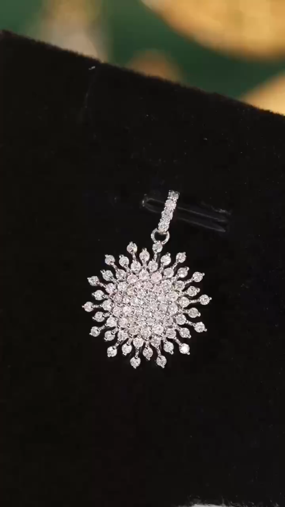 18k Gold Pendant with 0.60ct Natural Diamond（Does not include chain.）