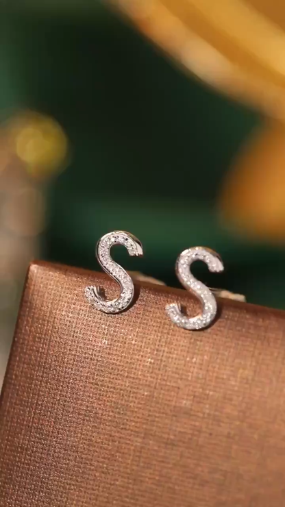 18k gold earring stud with the letter “S” and a 0.08ct natural diamond inlaid.