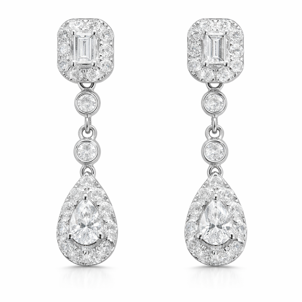 18-karat gold earrings set with a natural diamond of 0.80 carats, in a teardrop shape and cut in a baguette style.