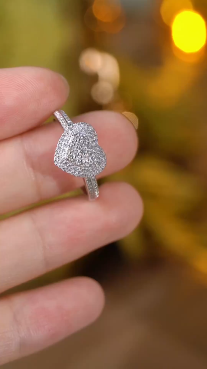 18k Gold Ring with 0.30ct Diamond Cluster, Heart-Shaped Design