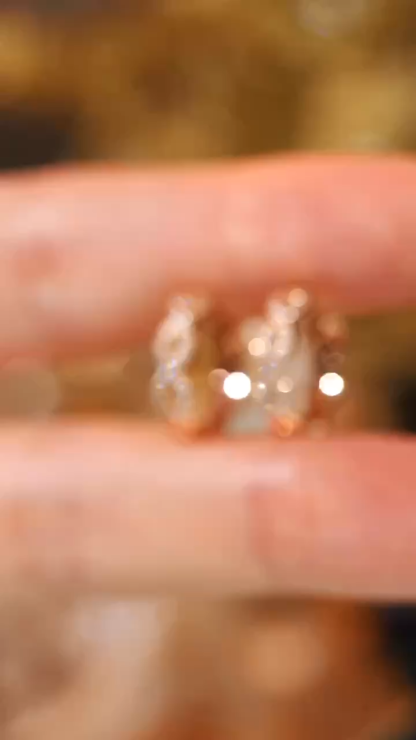 18k gold earrings with 0.20ct natural diamond
