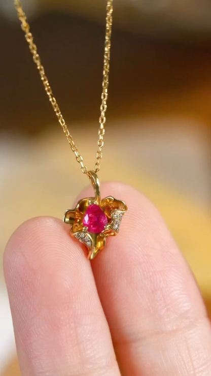 18k gold necklace with three claws inlaid with water-drop ruby 0.28ct and accessory stone 0.02ct
