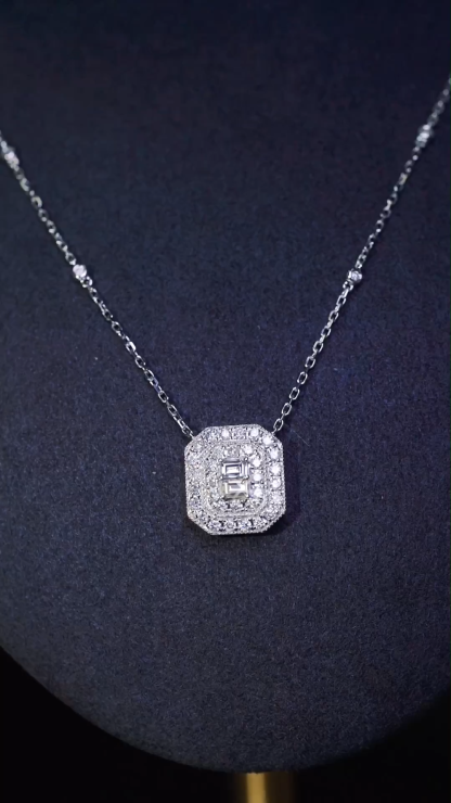 18k gold necklace with a natural diamond 1ct