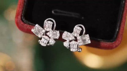 18k gold earrings set with 0.80ct natural diamond