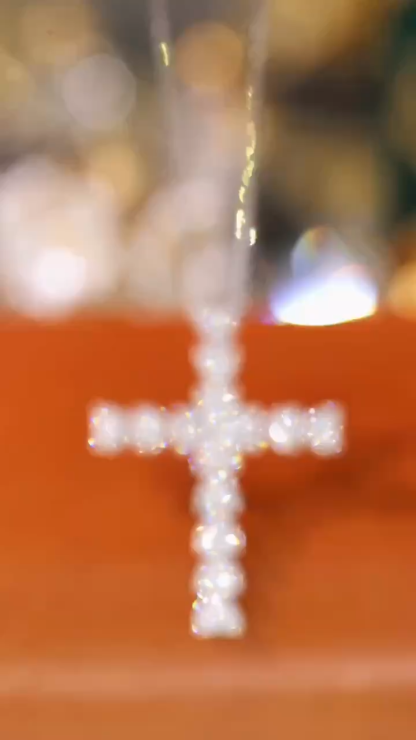 18k gold necklace with cross design, natural diamond weighing 0.65ct
