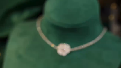 18k Gold Necklace with a Full Diamond Circlet and Luxurious Choker Design; Natural Diamonds total 2.85ct