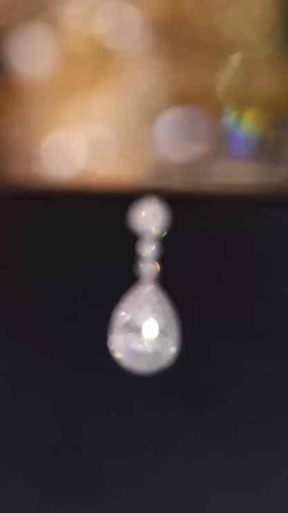 18k gold pendant with a natural diamond of 0.25ct (chain not included)