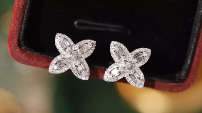 Four leaf clover 18k Gold Earrings, Studded with 0.56ct Natural Diamond 