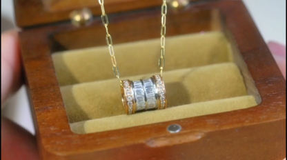 18k Gold Pendant, Flower Design, 0.65ct Diamond (chain not included)