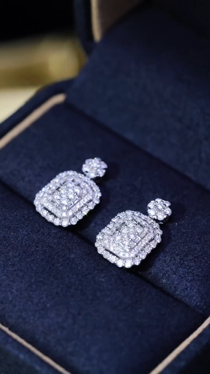 18k gold pendant with 0.90ct natural diamond (chain not included)