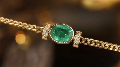 18k Gold Bracelet, Luxurious Diamond-Studded Bracelet, Emerald Bracelet with 2.65ct Diamonds