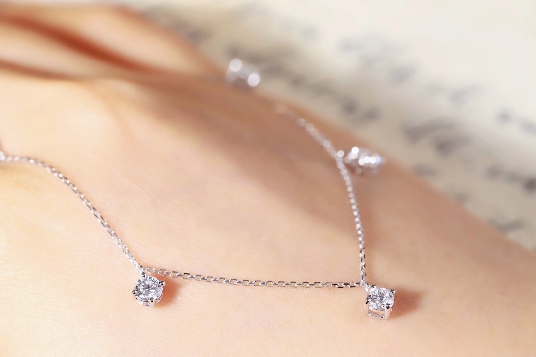 10Kgold Elegant Sparkle · 1ct Five-Stone Lab Grown Diamond Necklace