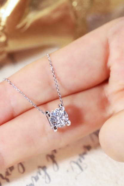 10K gold Modern Grace · 1ct Lab Grown Diamond Bull Head Necklace