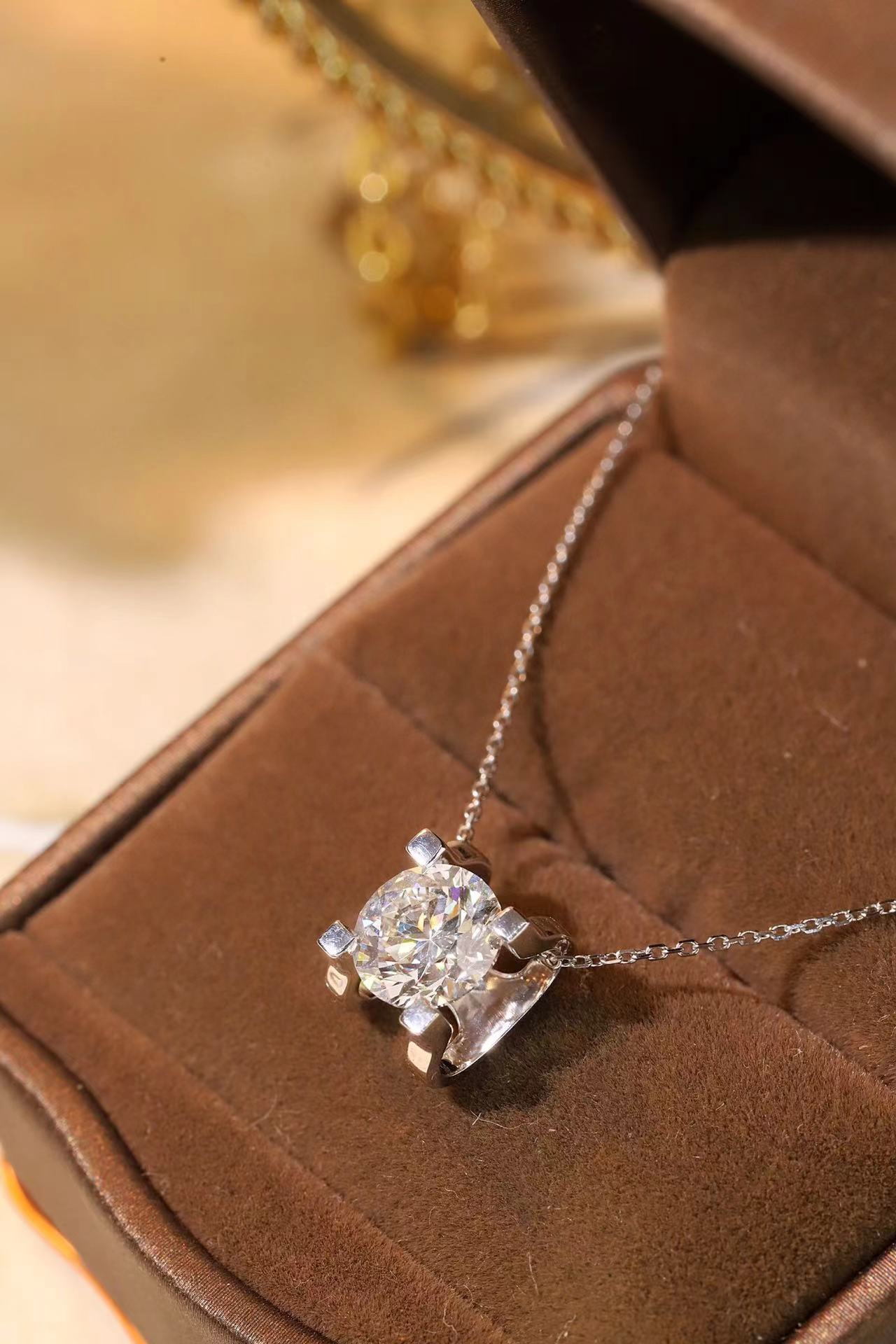 10K gold Modern Grace · 1ct Lab Grown Diamond Bull Head Necklace