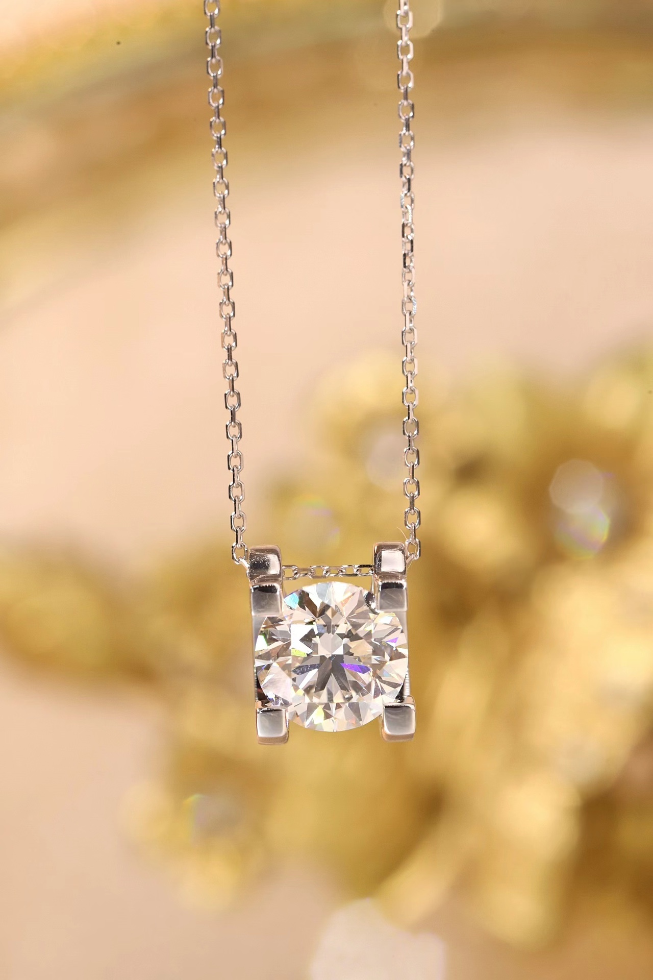 10K gold Modern Grace · 1ct Lab Grown Diamond Bull Head Necklace