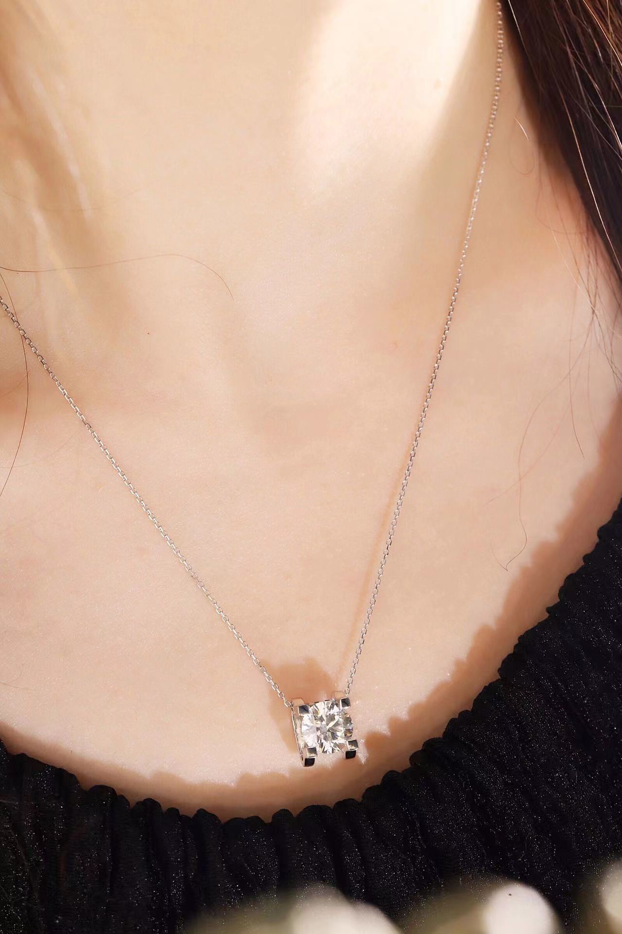 10K gold Modern Grace · 1ct Lab Grown Diamond Bull Head Necklace