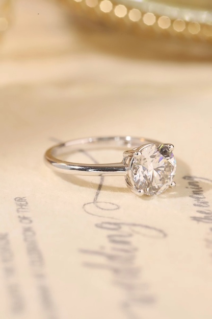 10K Gold Timeless Elegance · 1ct Round Cut Lab Grown Diamond Ring