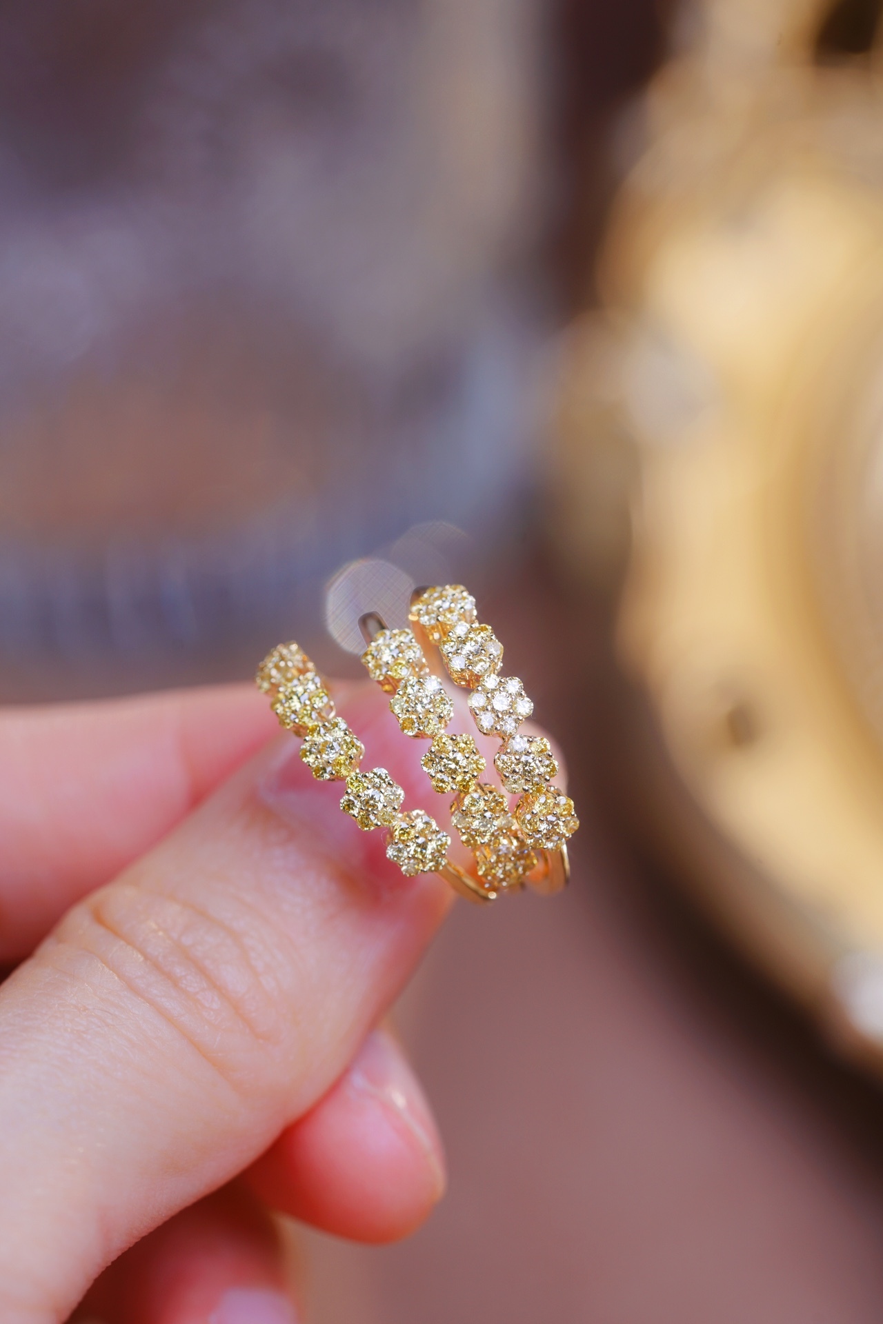 18k gold inlaid with natural yellow diamond ring, featuring 0.32ct of natural diamonds in a halo setting