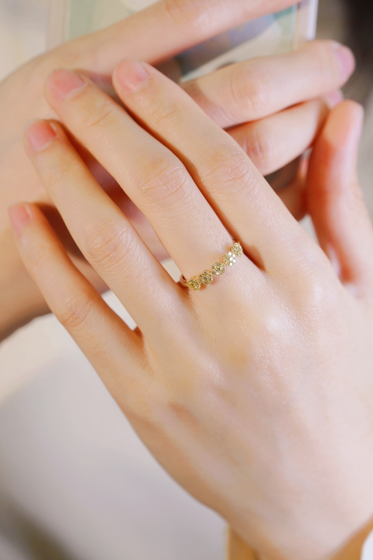 18k gold inlaid with natural yellow diamond ring, featuring 0.32ct of natural diamonds in a halo setting