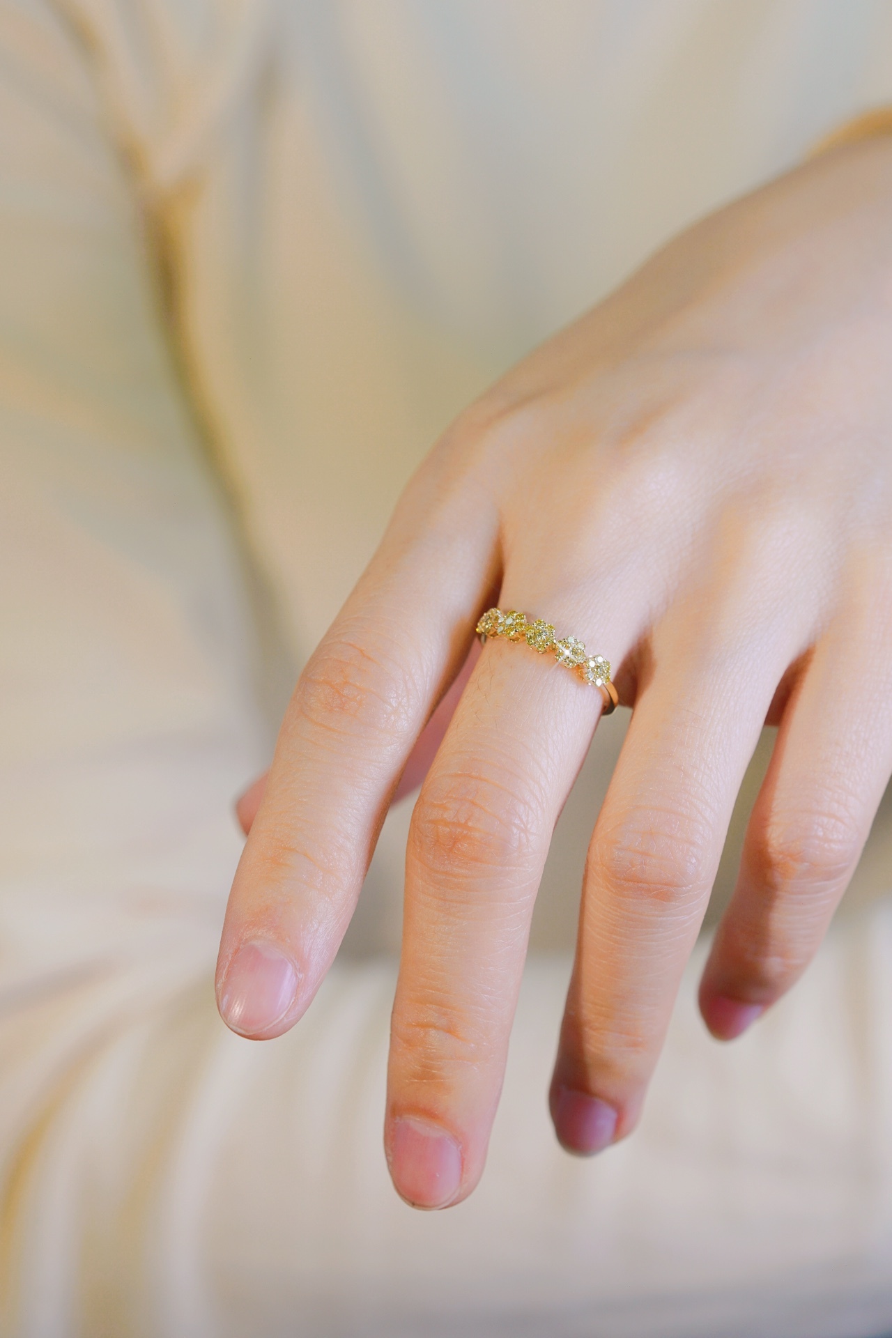 18k gold inlaid with natural yellow diamond ring, featuring 0.32ct of natural diamonds in a halo setting