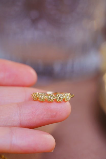 18k gold inlaid with natural yellow diamond ring, featuring 0.32ct of natural diamonds in a halo setting