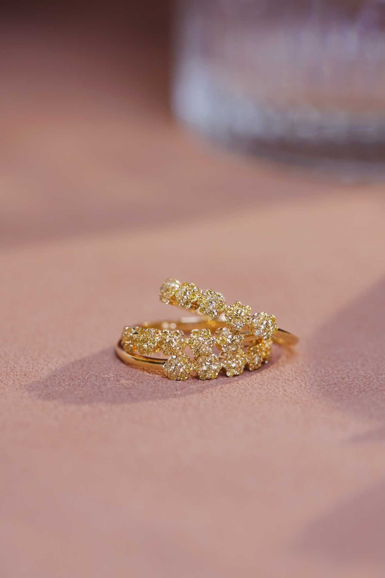 18k gold inlaid with natural yellow diamond ring, featuring 0.32ct of natural diamonds in a halo setting
