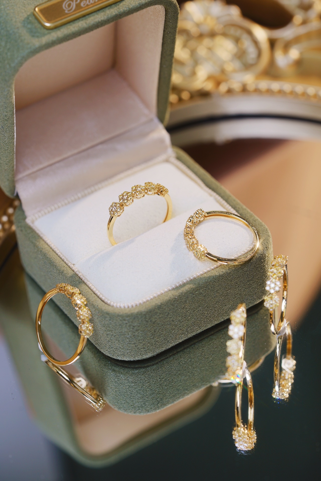 18k gold inlaid with natural yellow diamond ring, featuring 0.32ct of natural diamonds in a halo setting