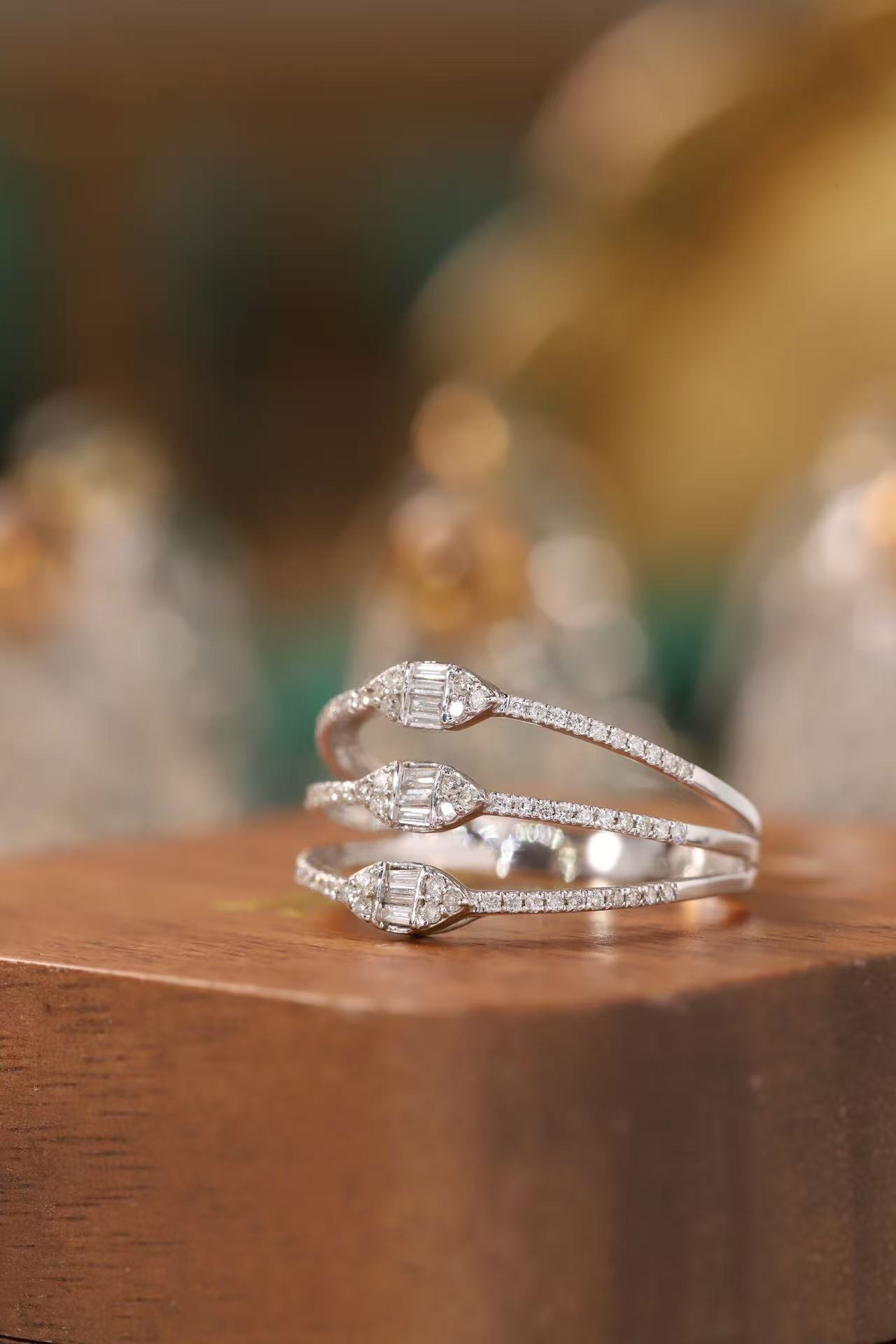 18k gold inlaid with natural diamond 0.26ct