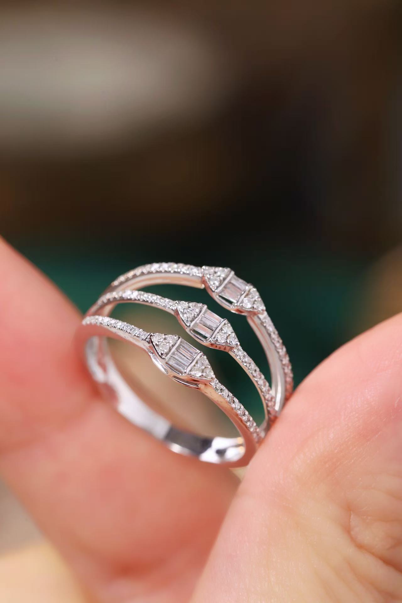 18k gold inlaid with natural diamond 0.26ct