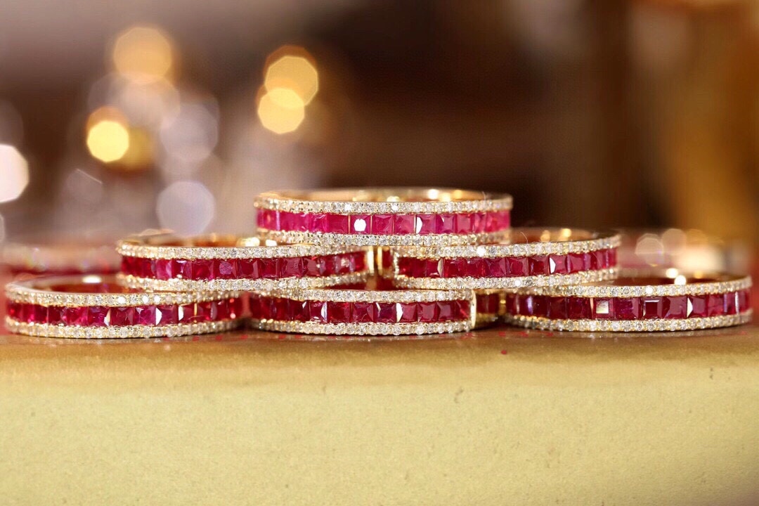 18k gold ring set with a 0.30-carat natural diamond and a 1.10-carat natural ruby. The ring features a bezelless setting design with straight lines.