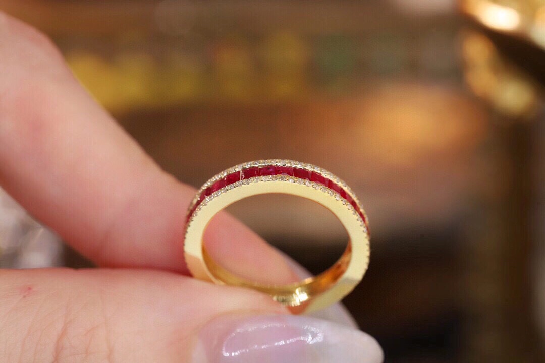 18k gold ring set with a 0.30-carat natural diamond and a 1.10-carat natural ruby. The ring features a bezelless setting design with straight lines.