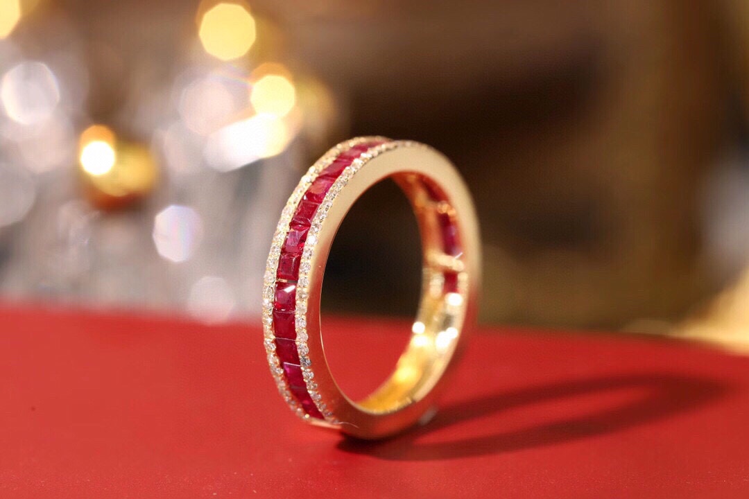 18k gold ring set with a 0.30-carat natural diamond and a 1.10-carat natural ruby. The ring features a bezelless setting design with straight lines.