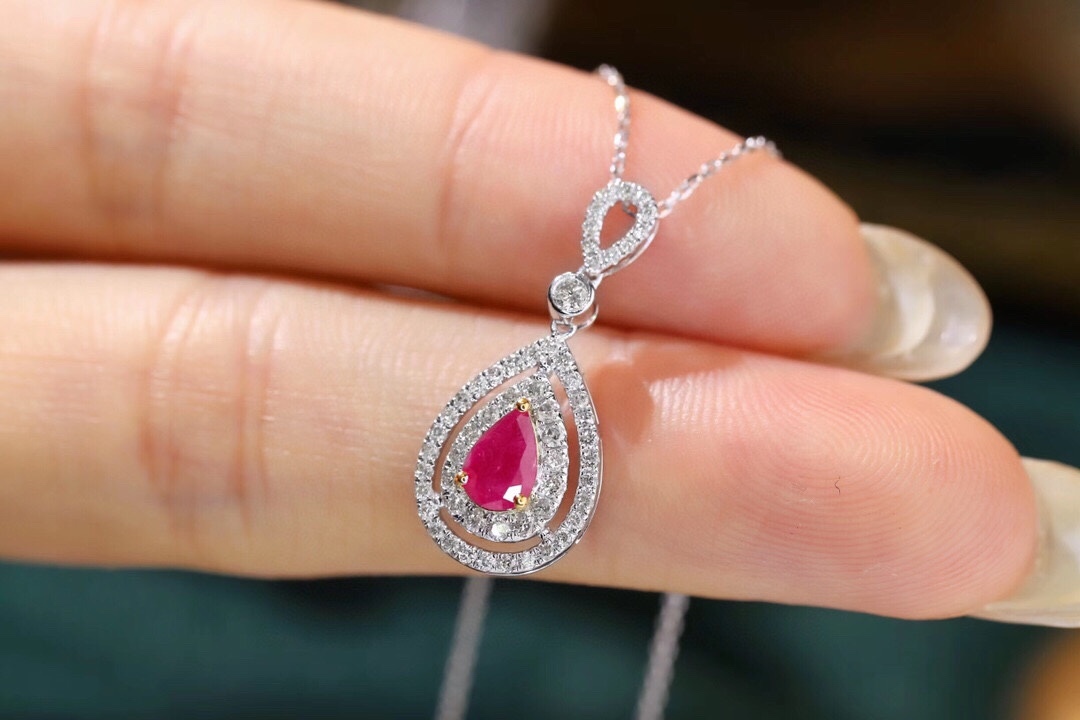 18k gold necklace with three claws inlaid with water-drop ruby 0.55ct and accessory stone 0.35ct