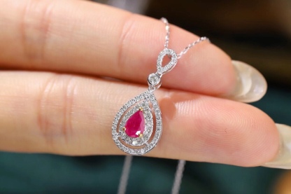 18k gold necklace with three claws inlaid with water-drop ruby 0.55ct and accessory stone 0.35ct