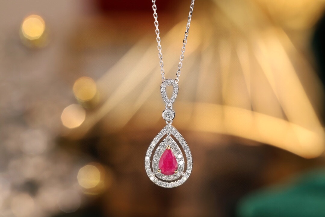 18k gold necklace with three claws inlaid with water-drop ruby 0.55ct and accessory stone 0.35ct