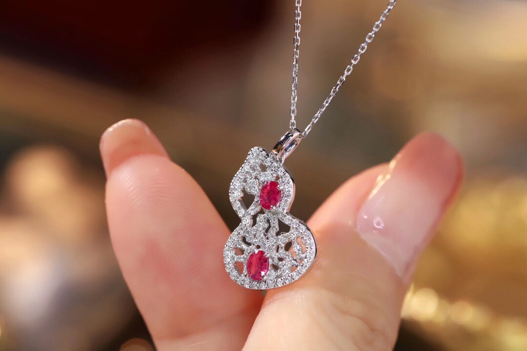 18k gold necklace gourd shape four claws inlaid with oval ruby 0.45ct accessory stone 0.35ct.