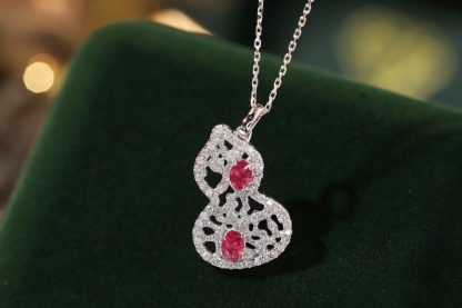 18k gold necklace gourd shape four claws inlaid with oval ruby 0.45ct accessory stone 0.35ct.