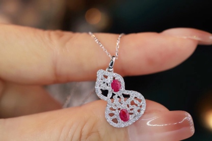 18k gold necklace gourd shape four claws inlaid with oval ruby 0.45ct accessory stone 0.35ct.