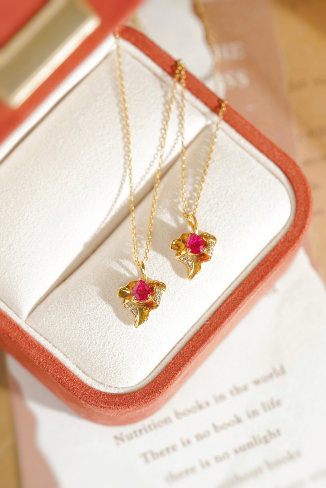 18k gold necklace with three claws inlaid with water-drop ruby 0.28ct and accessory stone 0.02ct