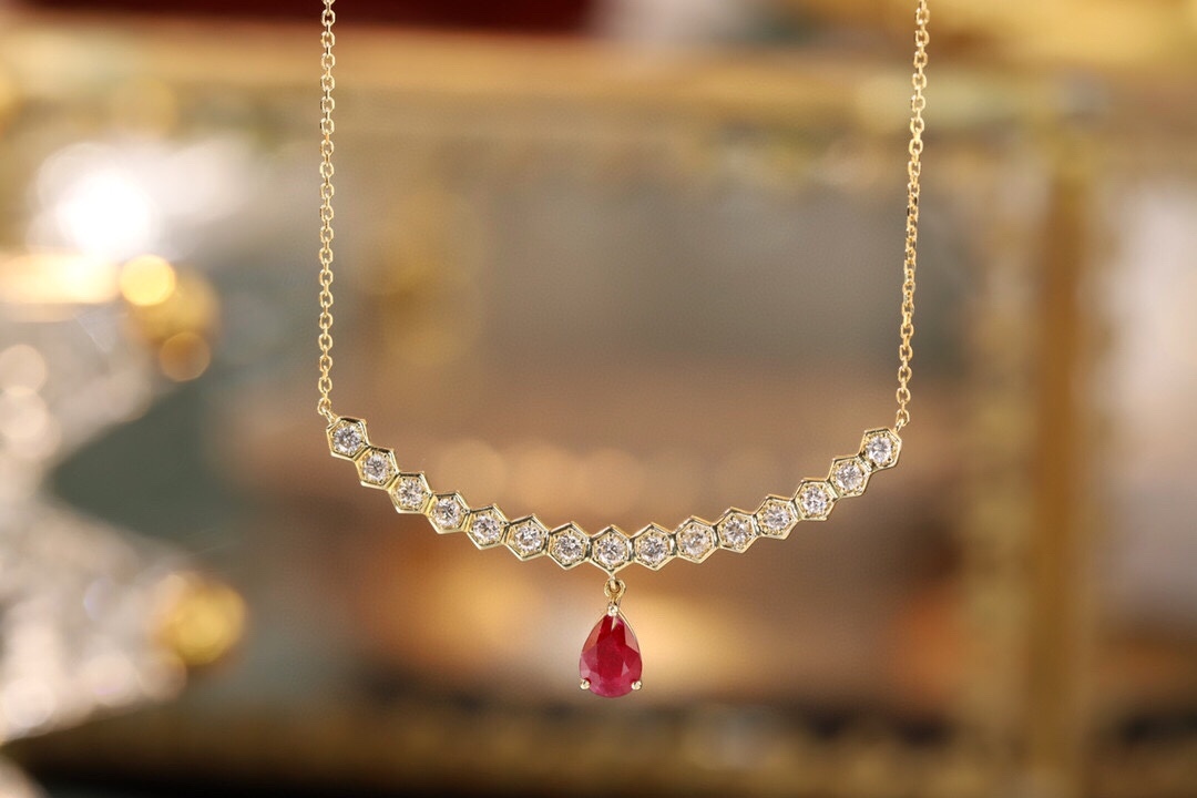 Timeless Glow · 18K Gold Natural Diamond 0.43ct & Pear-Shaped Ruby 0.45ct Necklace 