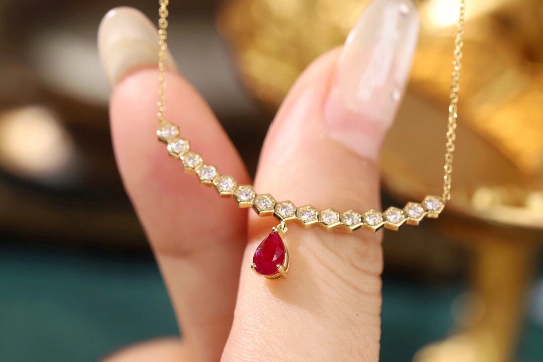 Timeless Glow · 18K Gold Natural Diamond 0.43ct & Pear-Shaped Ruby 0.45ct Necklace 